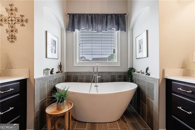 860 Hargrove Point Way, Alpharetta, GA 30004 - full bath with a freestanding tub and vanity
