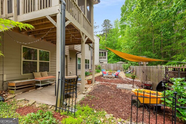 exterior space featuring fence private yard