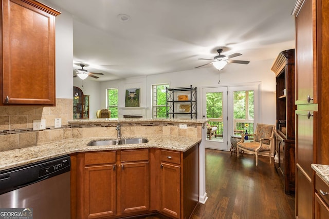 kitchen featuring a sink, a healthy amount of sunlight, a ceiling fan, a peninsula, and dishwasher