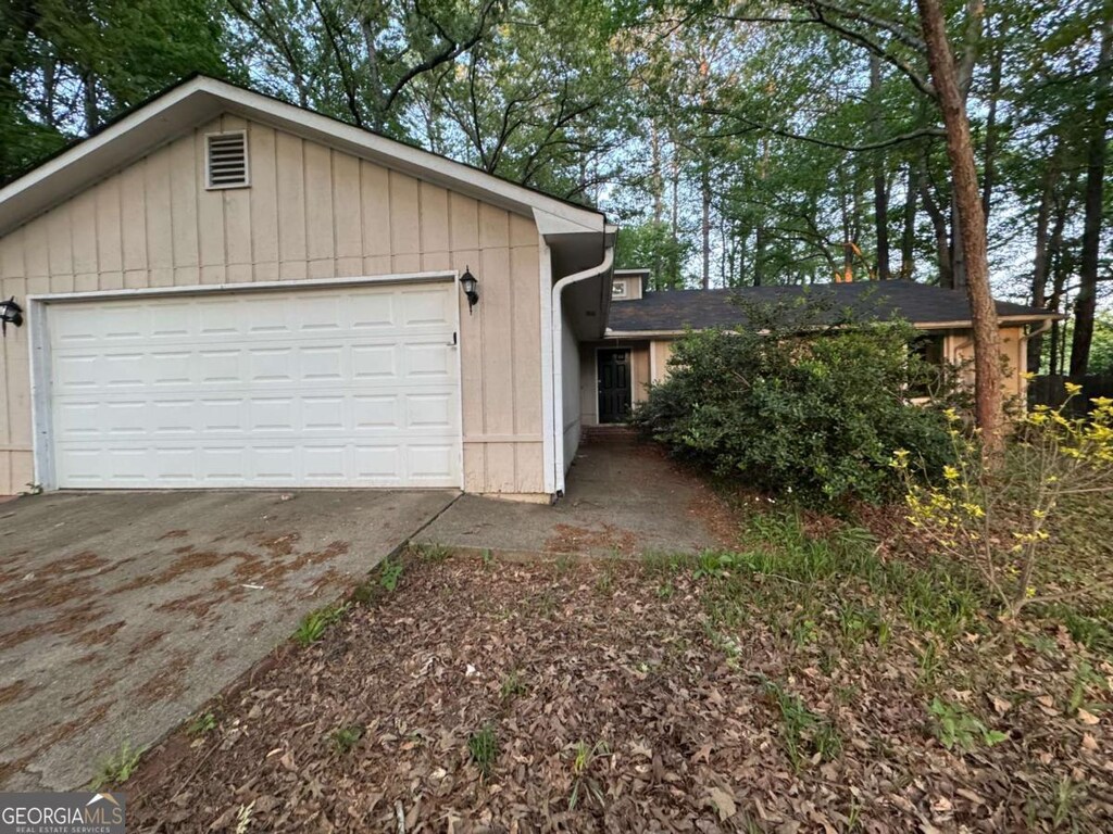 655 Raven Ct, Jonesboro, GA 30238 - view of front of property with a garage