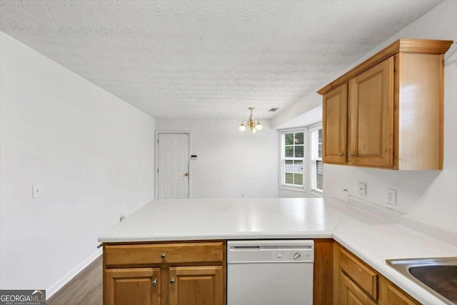 kitchen featuring a textured ceiling, a chandelier, a peninsula, and dishwasher