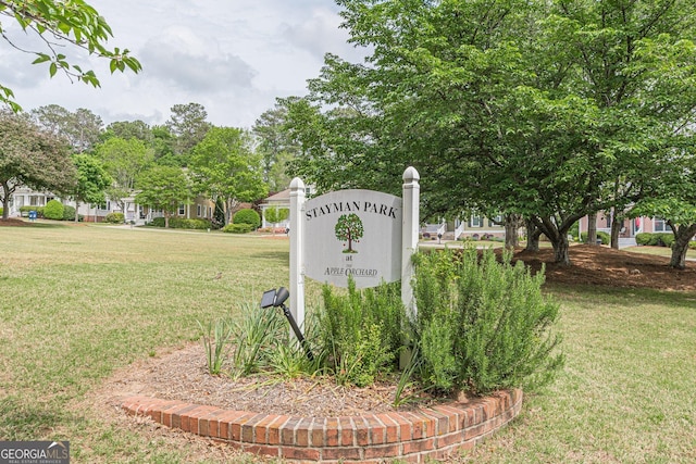 community sign with a lawn