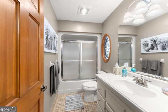 bathroom featuring shower / bath combination with glass door, toilet, vanity, visible vents, and a textured ceiling