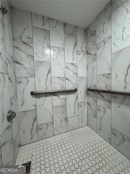 11433 Panhandle Rd, Hampton, GA 30228 - full bath with tiled shower
