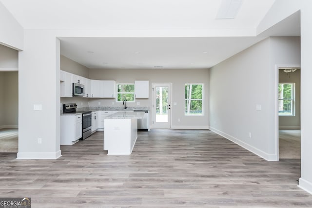 516 Branch St, Cedartown, GA 30125 - kitchen featuring white cabinetry, stainless steel appliances, a center island, baseboards, and open floor plan