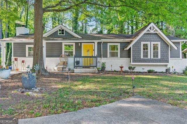 view of front of house featuring a front lawn and brick siding