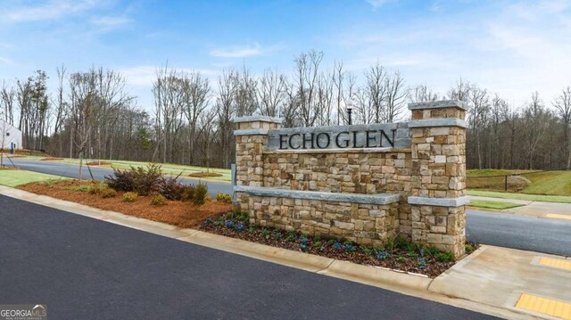 322 Sound Cir Unit 118, Stockbridge, GA 30281 - kitchen featuring stainless steel microwave, gray cabinetry, open floor plan, and baseboards