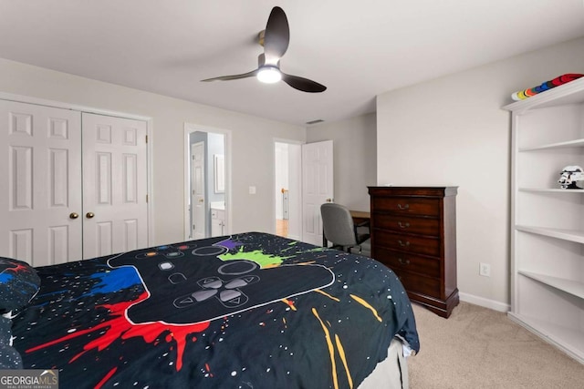 bedroom featuring carpet, a ceiling fan, baseboards, visible vents, and a closet