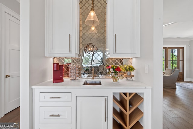 239 Lakeshore Cir, Milledgeville, GA 31061 - bar with a sink, wood finished floors, ornamental molding, and backsplash