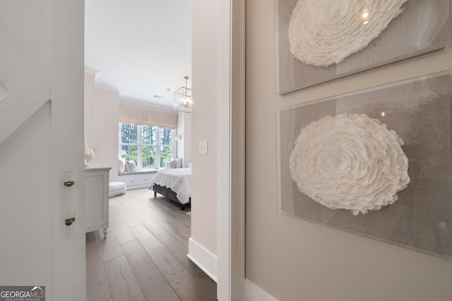 239 Lakeshore Cir, Milledgeville, GA 31061 - corridor featuring a notable chandelier and wood-type flooring