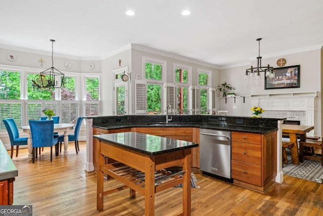 kitchen with ornamental molding, light wood-style floors, a chandelier, a sink, and dishwasher