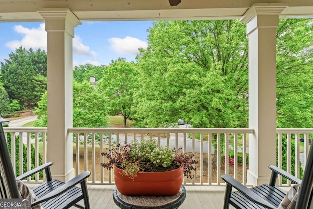 balcony featuring a ceiling fan