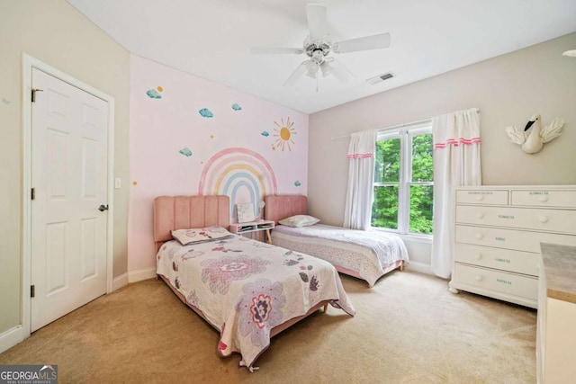bedroom with visible vents, baseboards, carpet floors, and ceiling fan