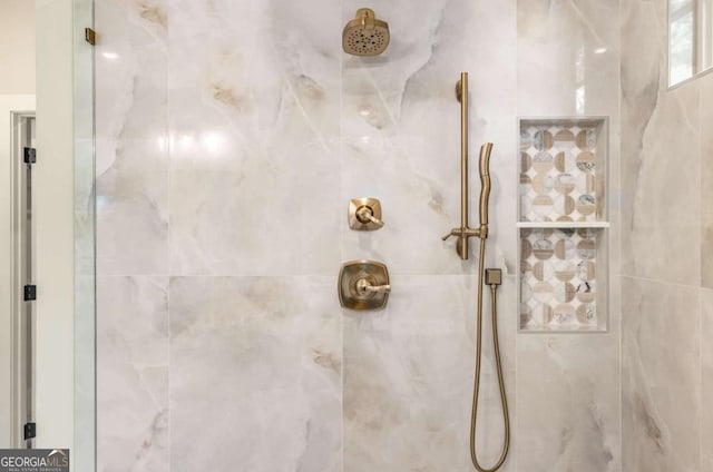 full bath featuring tiled shower