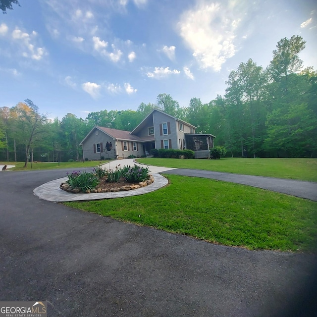 1685 Bailey Creek Rd SW, Conyers, GA 30094 - view of front facade with curved driveway and a front lawn