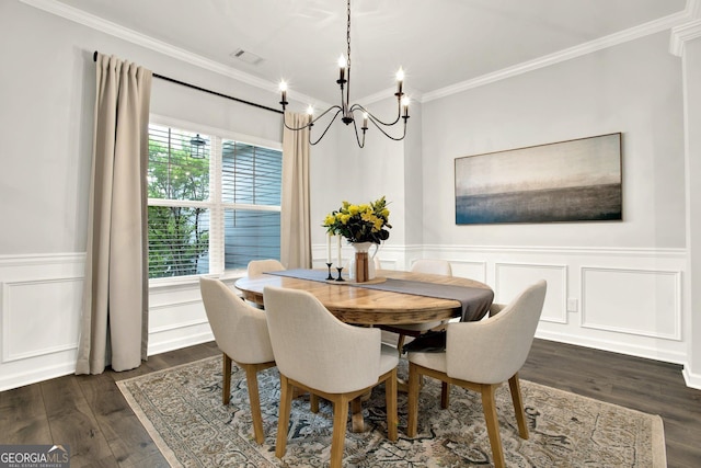 dining room featuring dark wood-style floors, a chandelier, crown molding, visible vents, and a decorative wall