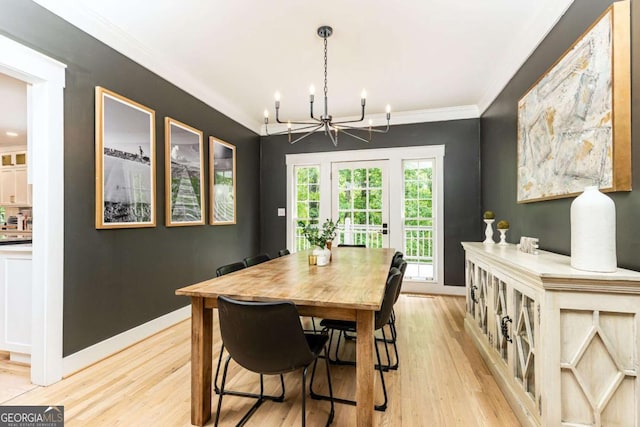 3380 Hill Forest Trl NW, Acworth, GA 30101 - dining area featuring an inviting chandelier, light wood finished floors, crown molding, and baseboards