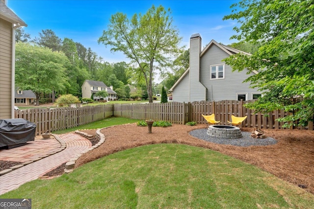 view of yard featuring a fenced backyard and an outdoor fire pit