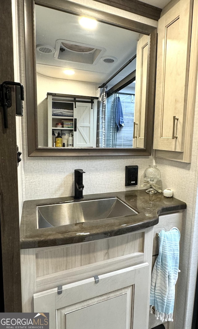 room details featuring a sink