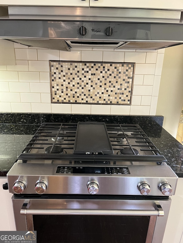 106 Zenith St, Dublin, GA 31021 - interior details with tasteful backsplash, stainless steel gas range, exhaust hood, and dark stone counters