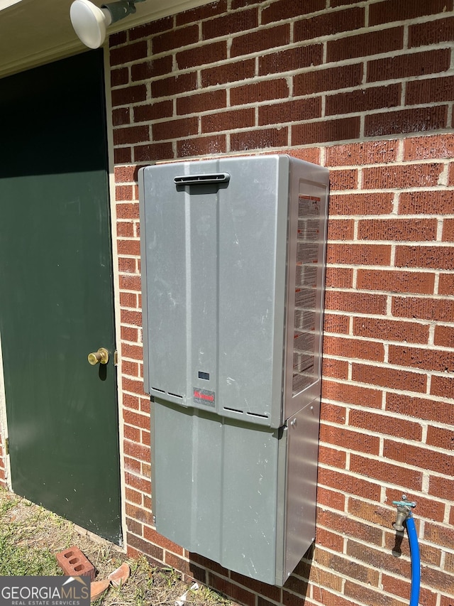 106 Zenith St, Dublin, GA 31021 - details featuring brick siding