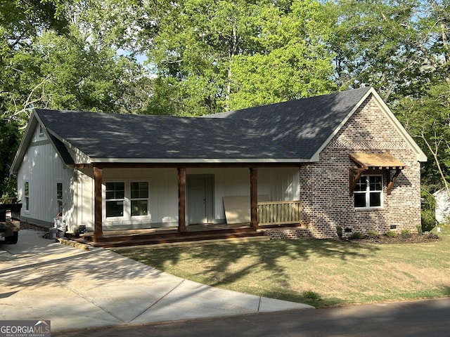 135 Church St, Palmetto, GA 30268 - ranch-style house featuring covered porch, brick siding, a shingled roof, crawl space, and a front lawn