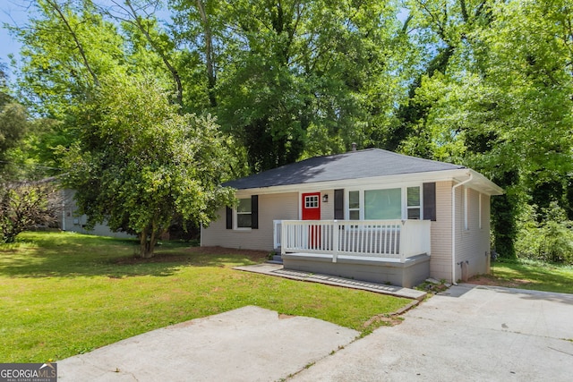 2041 W Flat Shoals Ter, Decatur, GA 30034 - view of front facade featuring a porch, a shingled roof, and a front yard