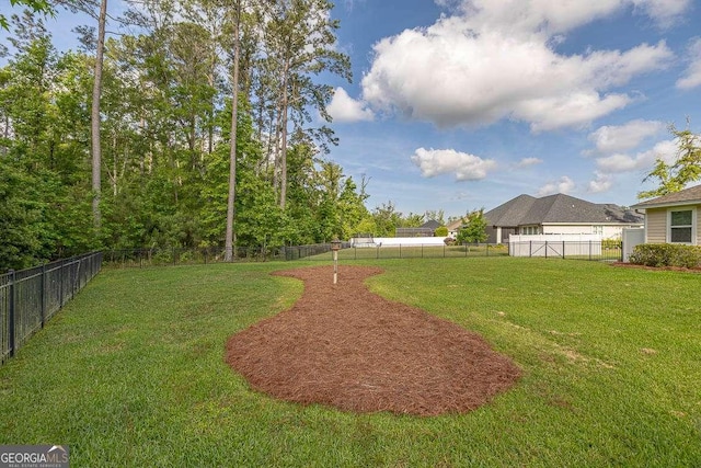 view of yard featuring a fenced backyard