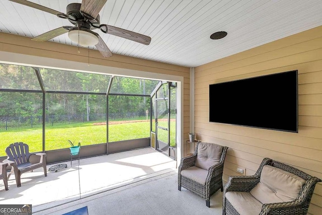 sunroom / solarium featuring ceiling fan