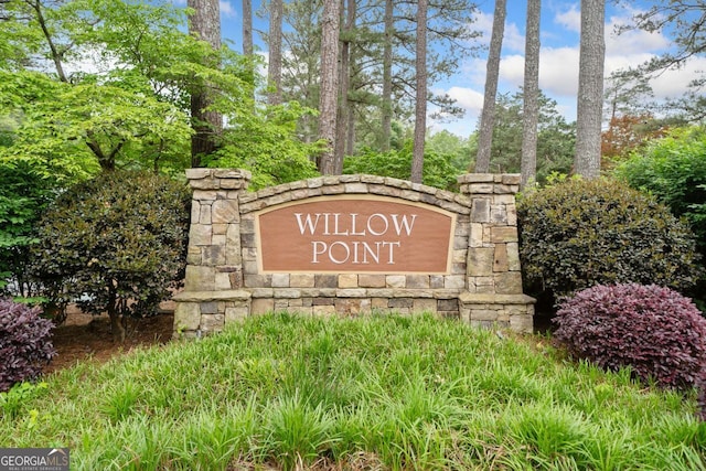 view of community / neighborhood sign