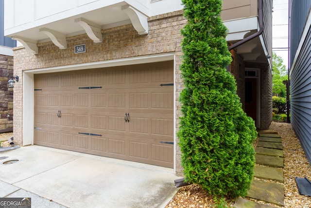 569 Mirrormont Dr SE, Smyrna, GA 30080 - view of garage