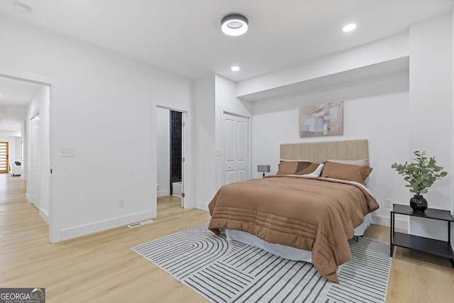 906 Mcdaniel St, Atlanta, GA 30310 - bedroom with light wood finished floors, baseboards, recessed lighting, and a closet