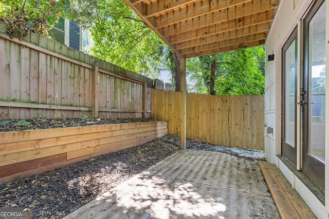 906 Mcdaniel St, Atlanta, GA 30310 - fenced backyard featuring a patio