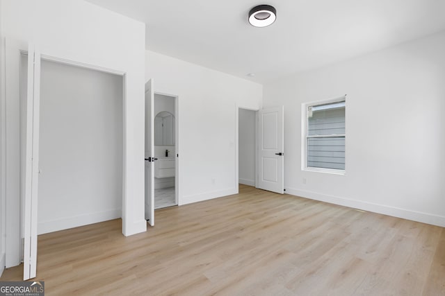 906 Mcdaniel St, Atlanta, GA 30310 - unfurnished bedroom featuring light wood-type flooring and baseboards