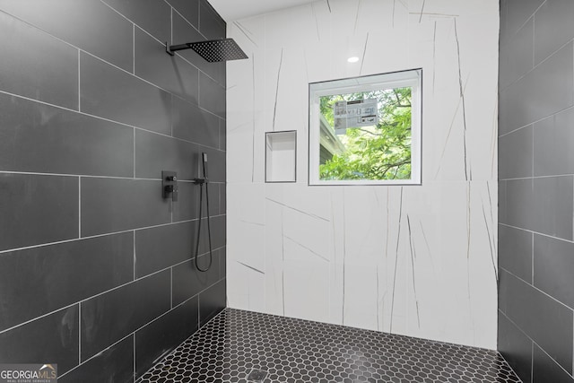 906 Mcdaniel St, Atlanta, GA 30310 - full bath with a tile shower