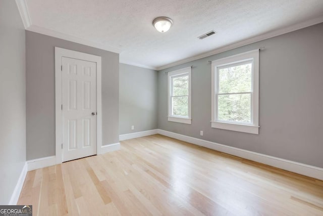 155 Hunters Pointe Dr, Athens, GA 30606 - empty room featuring light wood-type flooring, visible vents, baseboards, ornamental molding, and a textured ceiling