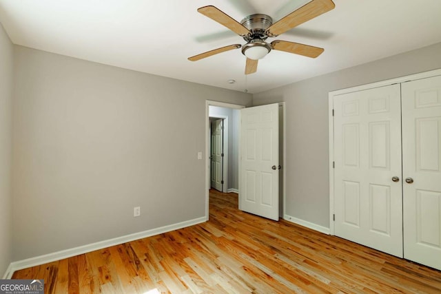 unfurnished bedroom featuring light wood finished floors, a closet, ceiling fan, and baseboards