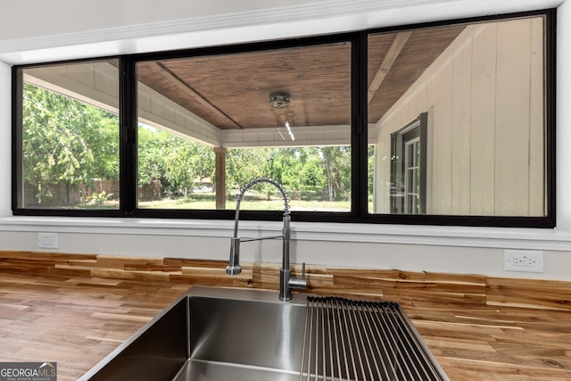 room details featuring a sink