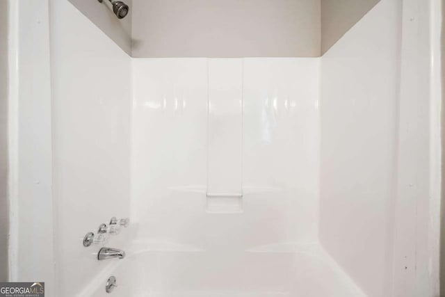 details with shower / bathing tub combination