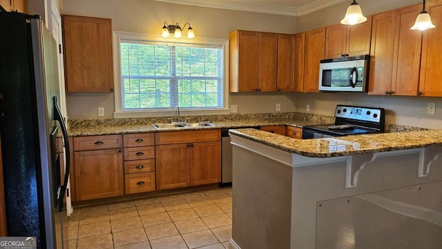 350 Wood Lake Dr Unit 13, Athens, GA 30606 - kitchen featuring stainless steel microwave, electric range, a sink, a peninsula, and refrigerator with ice dispenser