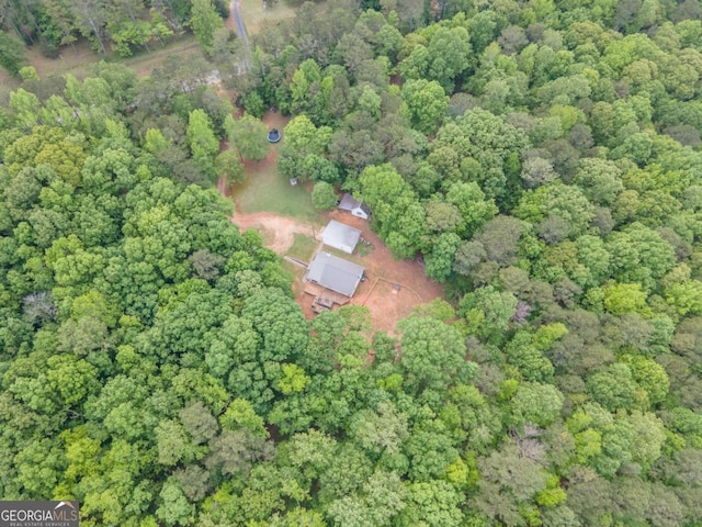 birds eye view of property featuring a forest view