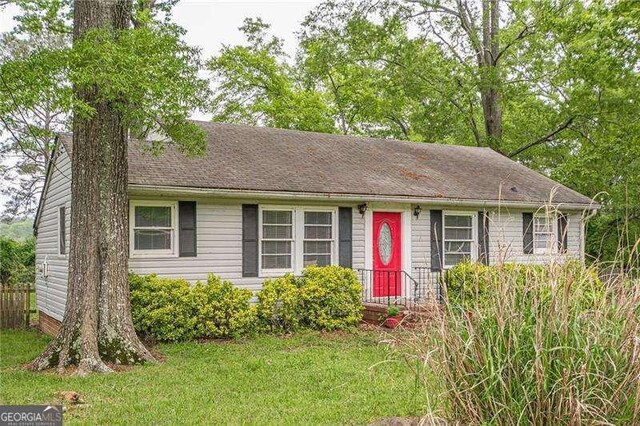 ranch-style home with a front yard