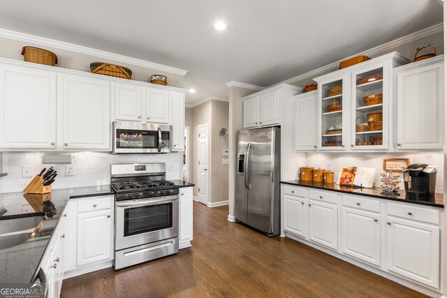 kitchen with recessed lighting, appliances with stainless steel finishes, white cabinets, baseboards, and dark wood-type flooring