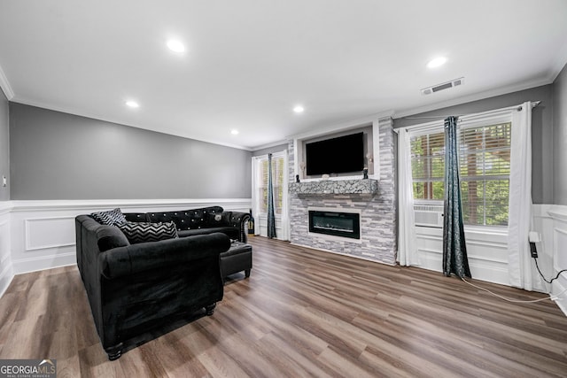 209 Braemar Ct, Mcdonough, GA 30253 - living area with visible vents, ornamental molding, a decorative wall, and a wainscoted wall