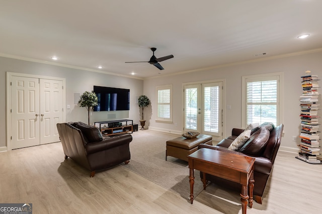 living room with light wood-style floors, crown molding, ceiling fan, baseboards, and recessed lighting