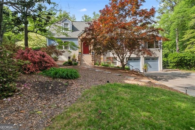 view of front of house featuring a garage and aphalt driveway