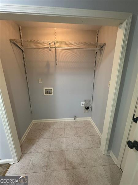 955 Tributary Way, Dacula, GA 30019 - laundry room with electric dryer hookup, washer hookup, baseboards, and hookup for a gas dryer