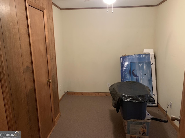 misc room featuring carpet flooring, baseboards, a ceiling fan, and crown molding
