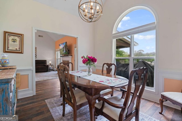 dining space featuring visible vents, dark wood-style flooring, and a chandelier