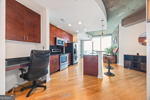 400 W Peachtree St NW Unit 3614, Atlanta, GA 30308 - kitchen featuring light wood-type flooring, dark countertops, appliances with stainless steel finishes, and recessed lighting